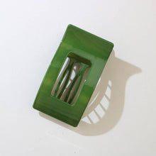 Load image into Gallery viewer, CWAHA07404_LARGE NO-CREASE FLAT DUCKBILL HAIR CLIP