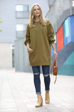 Load image into Gallery viewer, OVERSIZED TWO-POCKET SWEATSHIRT in Dark Olive