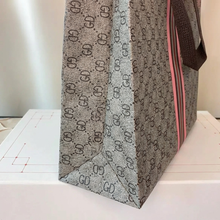 Load image into Gallery viewer, Luxury Grid Pink Stripes Non-woven Gift Bag