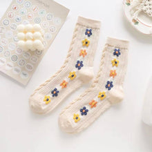 Load image into Gallery viewer, Women's simple style flower pattern socks