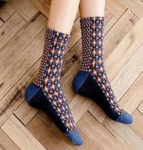 Load image into Gallery viewer, Women's 3D Artistic Hemp Pattern Retro Middle-Tube Socks