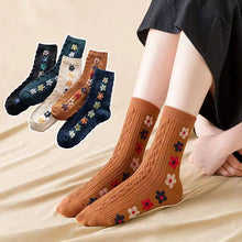 Load image into Gallery viewer, Women's simple style flower pattern socks